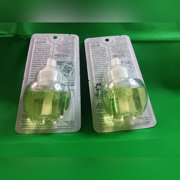 Air Wick Plug In Refills Deep Blue Sea Beach Wood 2 Bulbs NEW Bundles - Picture 2 of 4